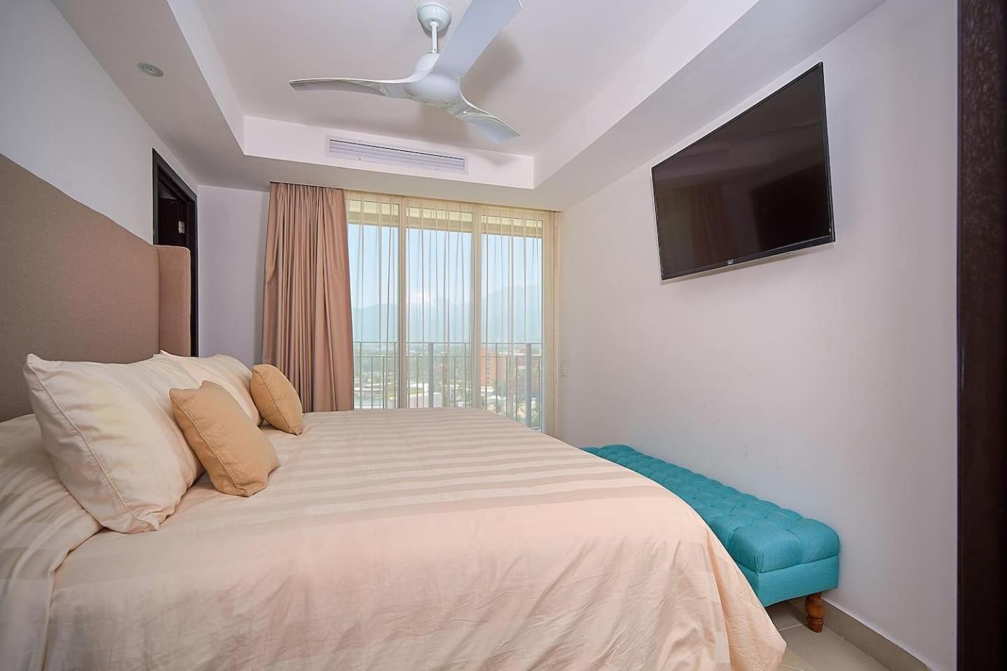 Grand Venetian Beachfront Condos Puerto Vallarta Extérieur photo