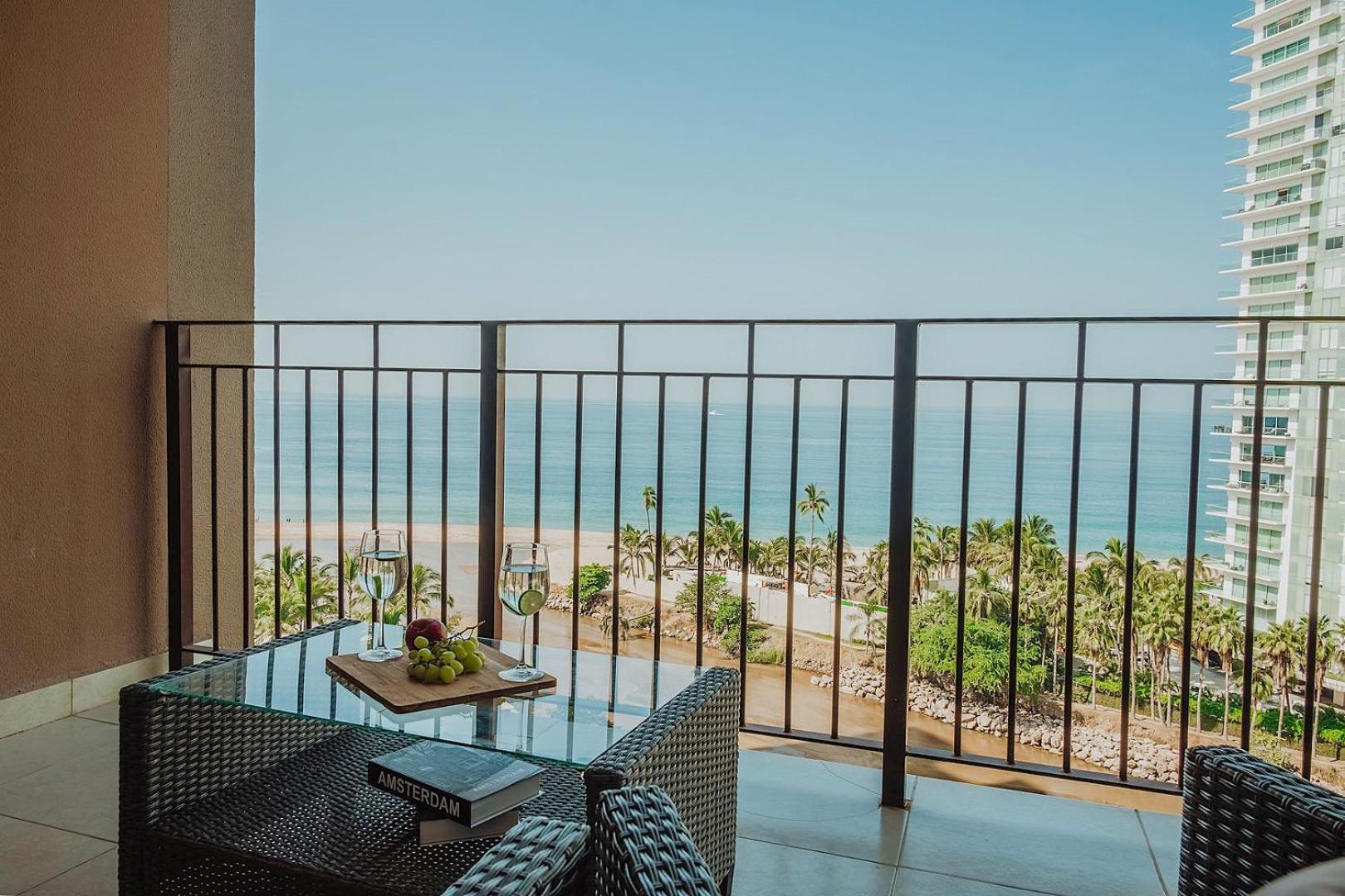 Grand Venetian Beachfront Condos Puerto Vallarta Extérieur photo