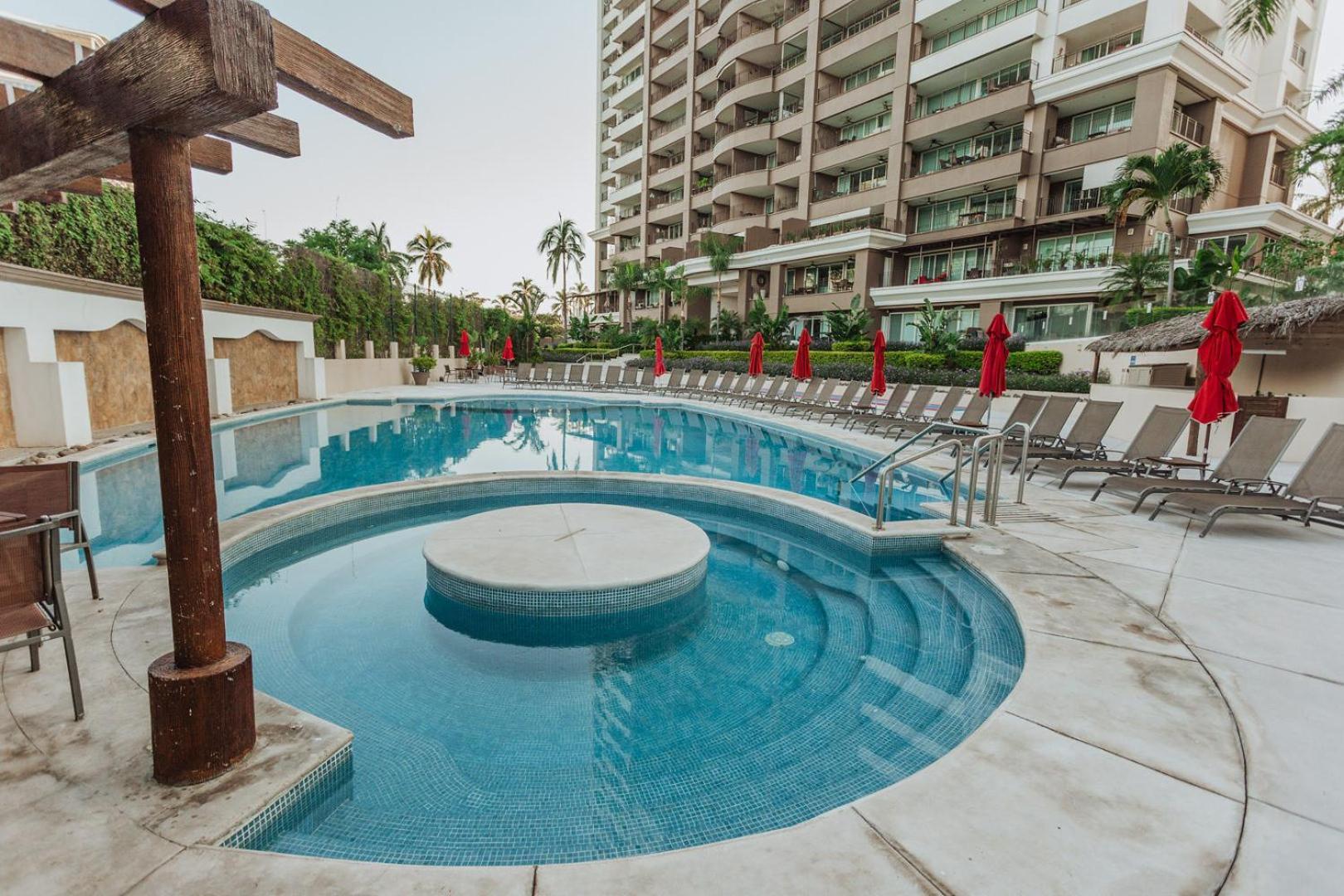Grand Venetian Beachfront Condos Puerto Vallarta Extérieur photo