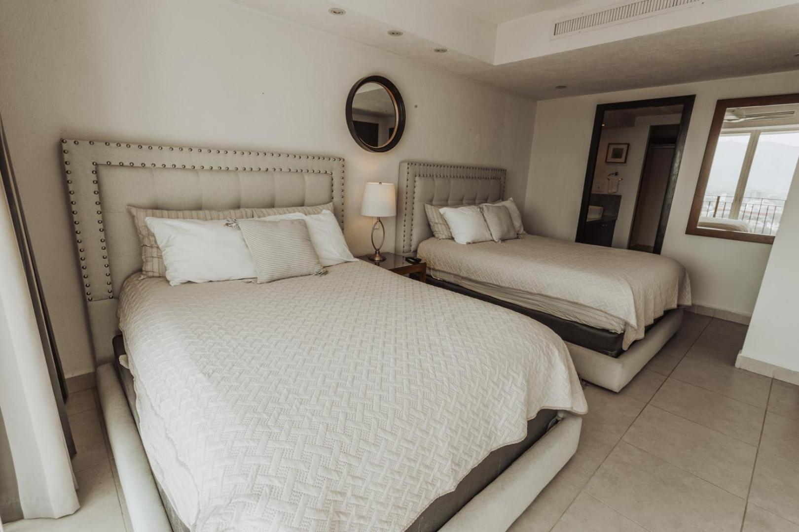 Grand Venetian Beachfront Condos Puerto Vallarta Extérieur photo