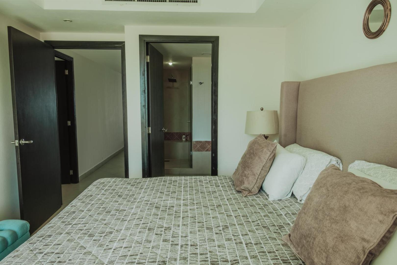 Grand Venetian Beachfront Condos Puerto Vallarta Extérieur photo