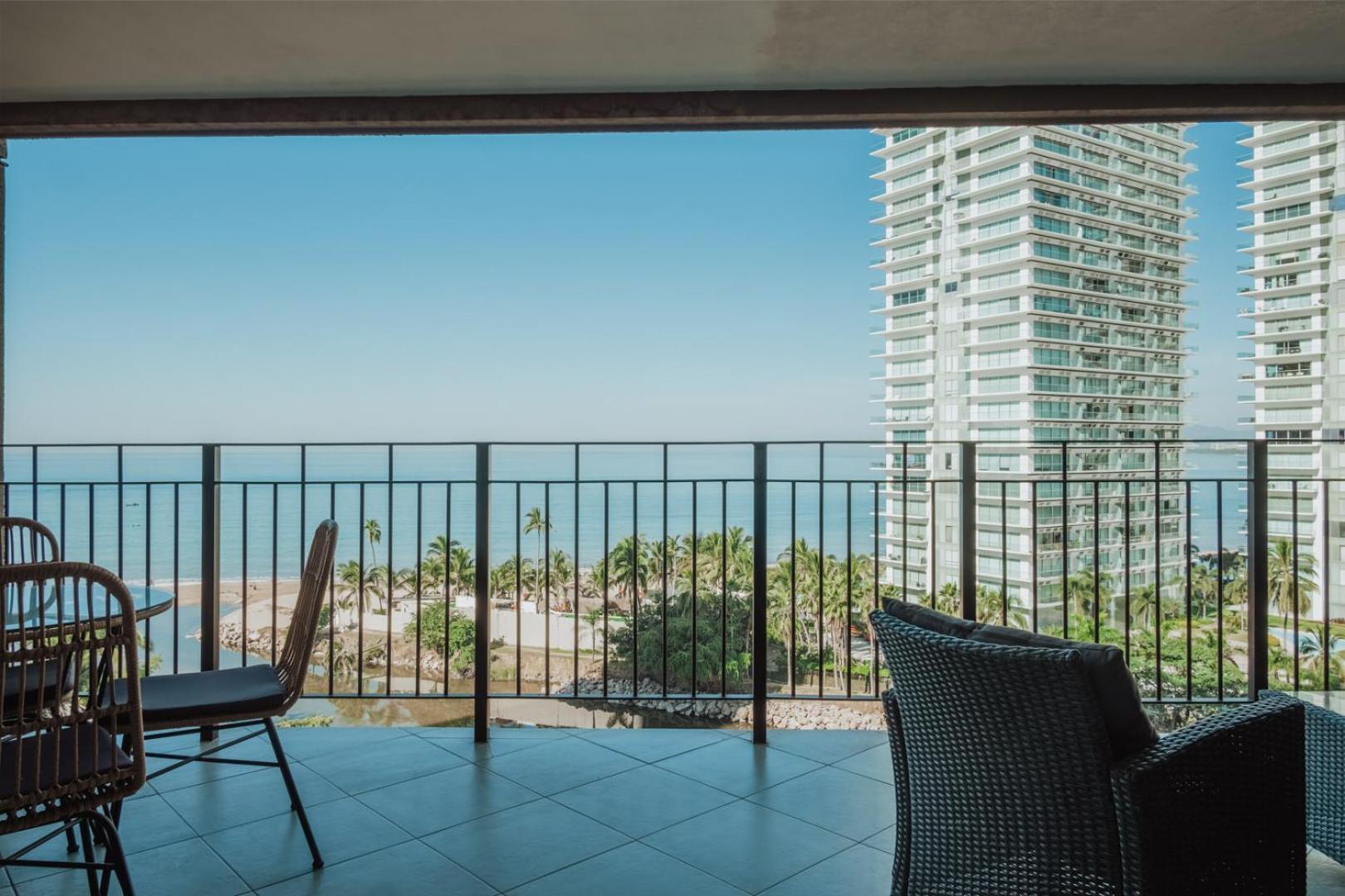 Grand Venetian Beachfront Condos Puerto Vallarta Extérieur photo